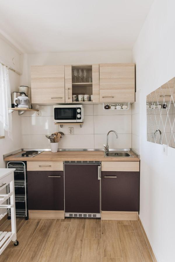 Apartmani Marina โปเรช ภายนอก รูปภาพ