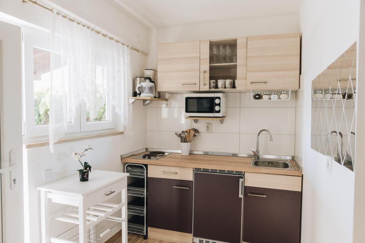 Apartmani Marina โปเรช ภายนอก รูปภาพ